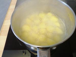 「异国风味」冷热两吃的日式小土豆的做法 步骤5