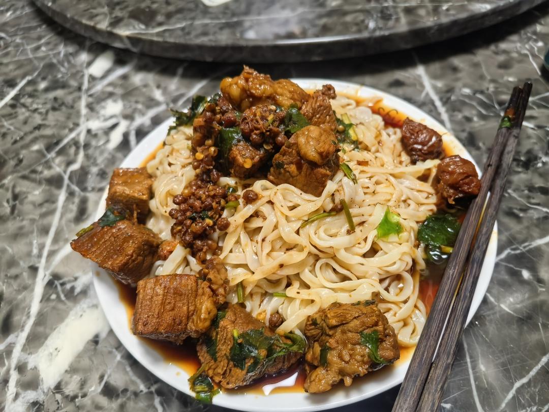 吃一次就爱上的麻酱肥牛拌面！味道绝了