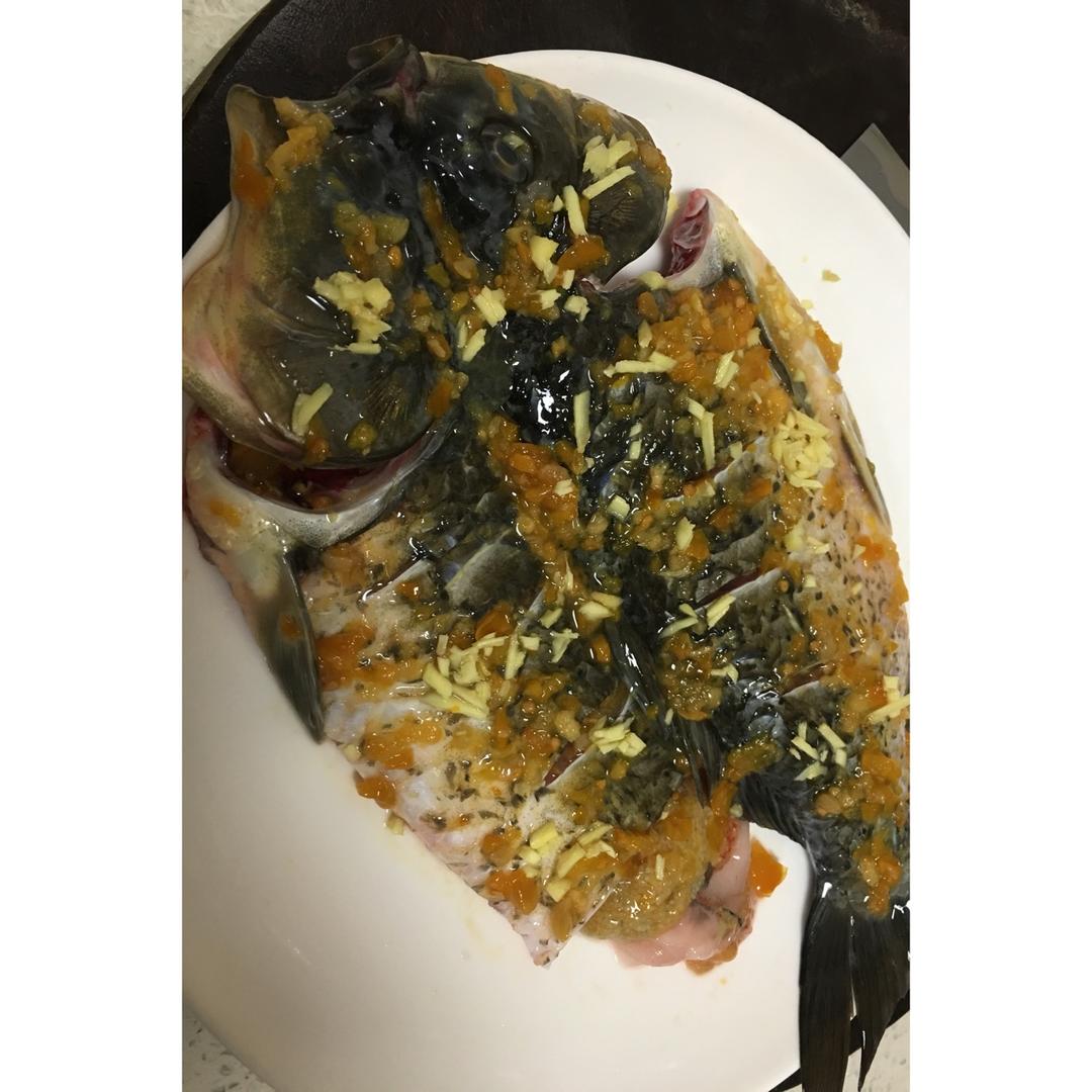 酱椒蒸鲫鱼/灯笼椒