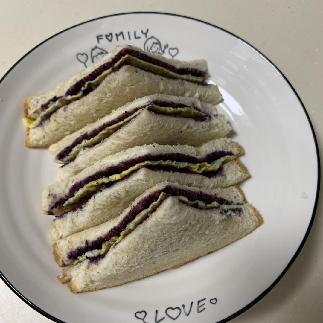 简单粗暴版早餐——蓝莓果酱三明治的做法