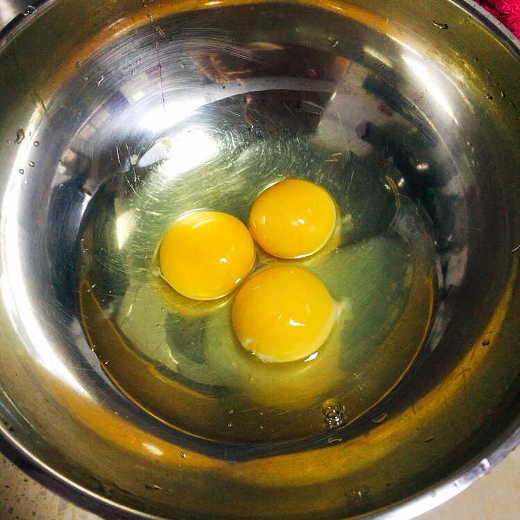 青椒木耳胡萝卜丝炒鸡蛋的做法 步骤3