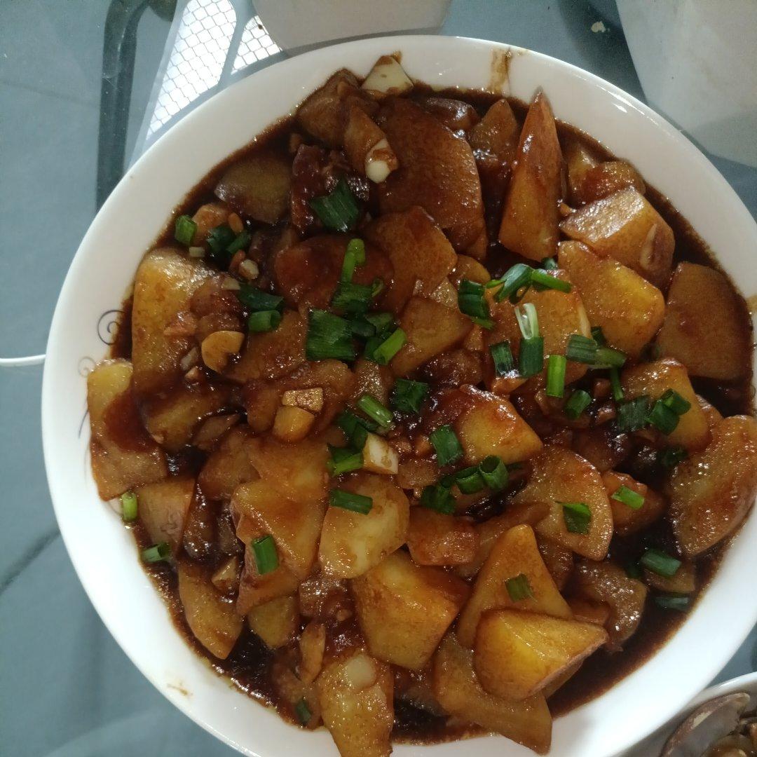 🔥巨下饭，软糯入味！比肉还好吃的红烧土豆
