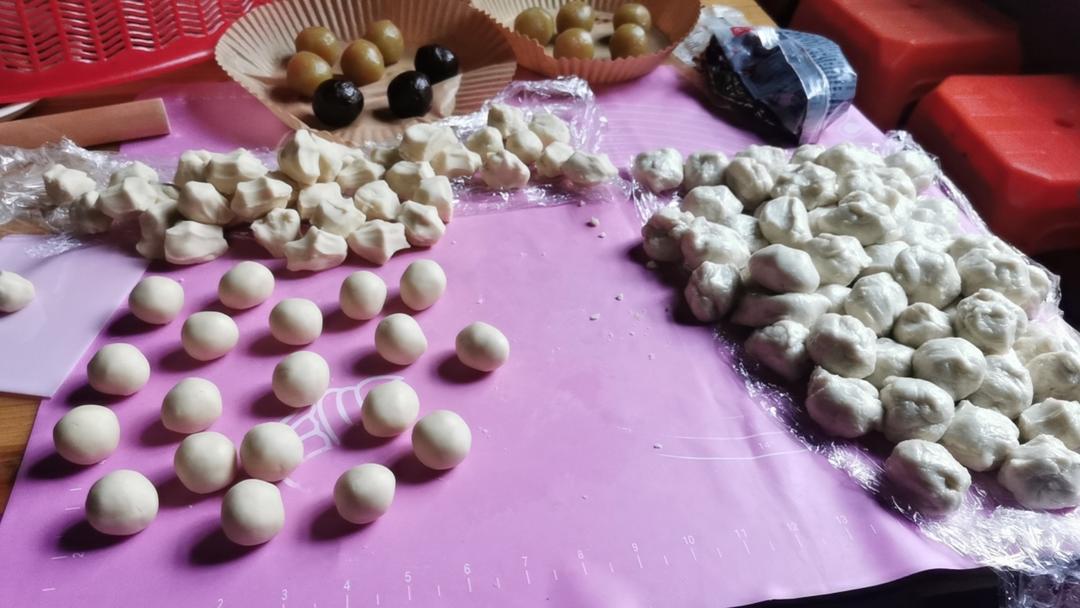 蛋黄酥（猪油版和黄油版）新手也可以做到