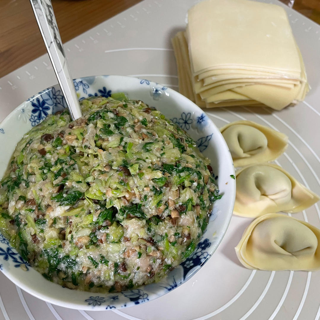 香菇青菜猪肉馅大馄饨