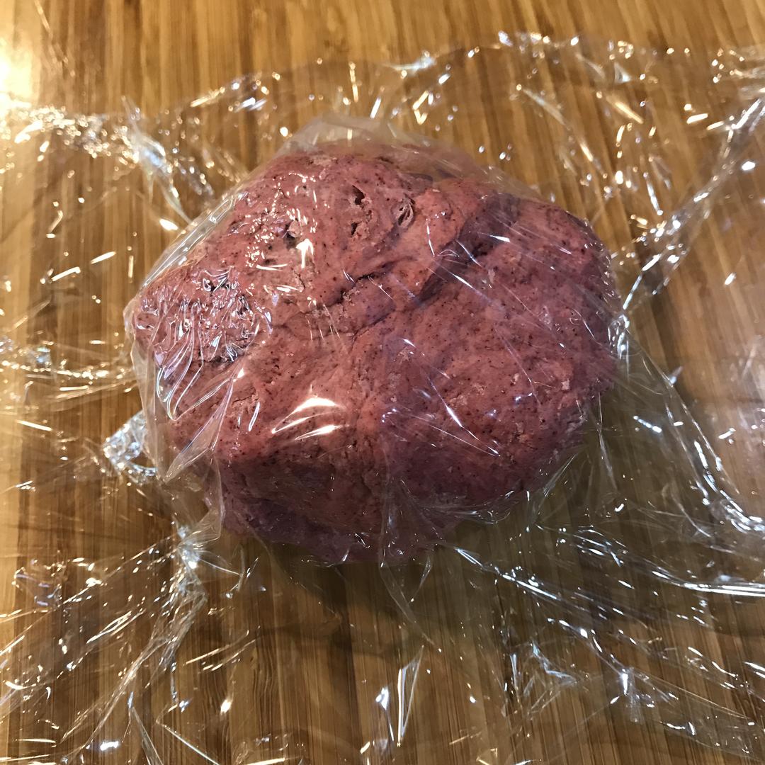 小勺(每个面团)普通面粉250克(白色面团)全麦面粉250克(黑色面团)普通