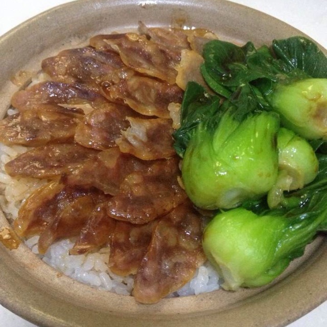 广式腊味煲仔饭
