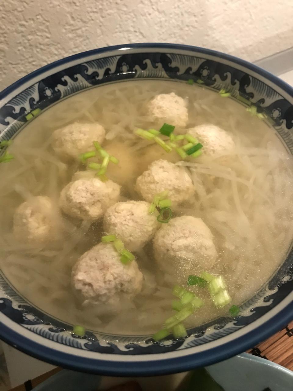 【10分钟系列】白萝卜豆腐圆子汤