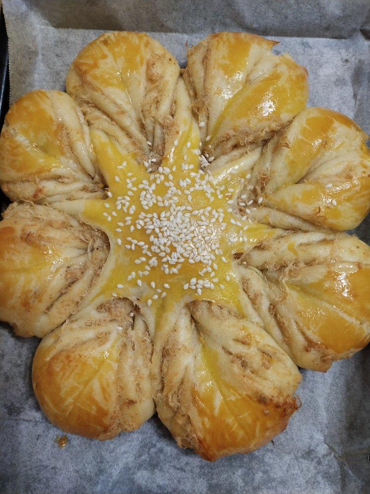 太阳花肉松面包