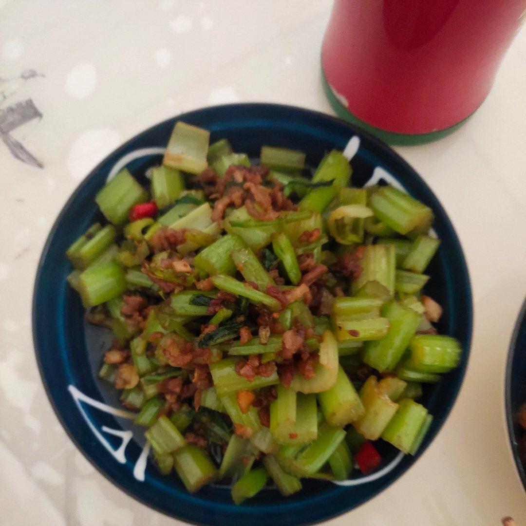 猪肉炒芹菜（小时候的家常菜）