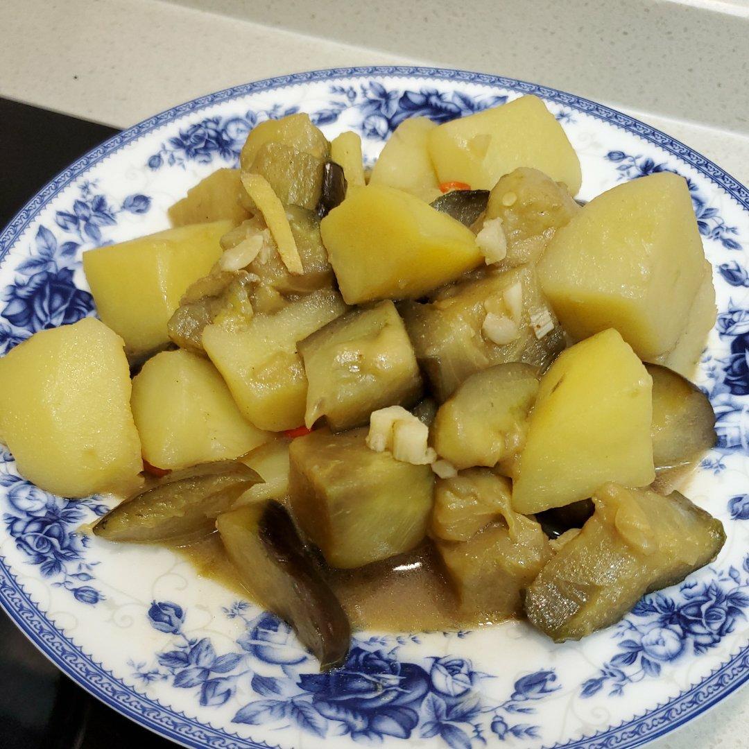 上班族的快手简单晚餐——土豆炖茄子