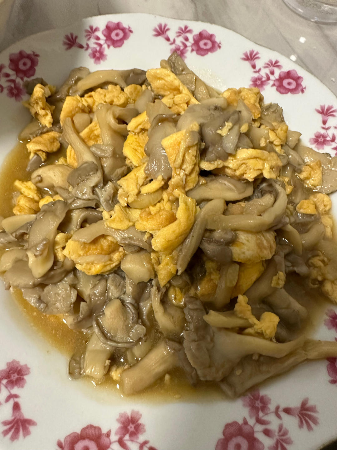 蘑菇炒鸡蛋	平菇这样炒，鲜美无比巨好吃