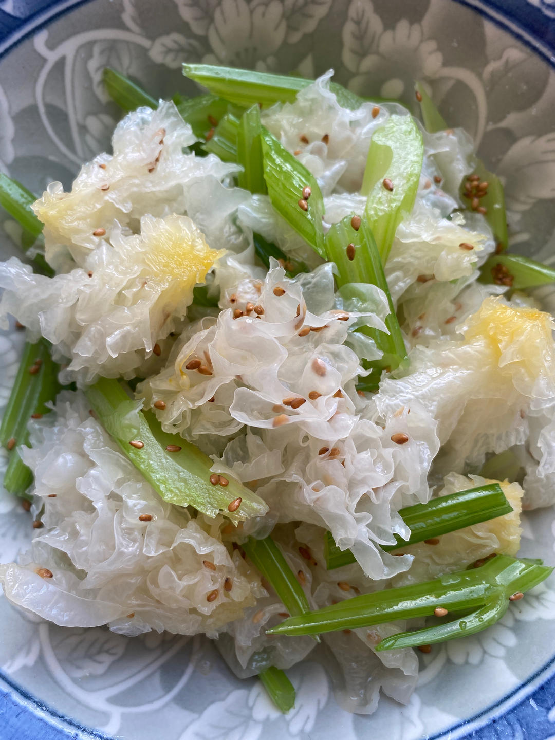 超级简单的凉拌银耳