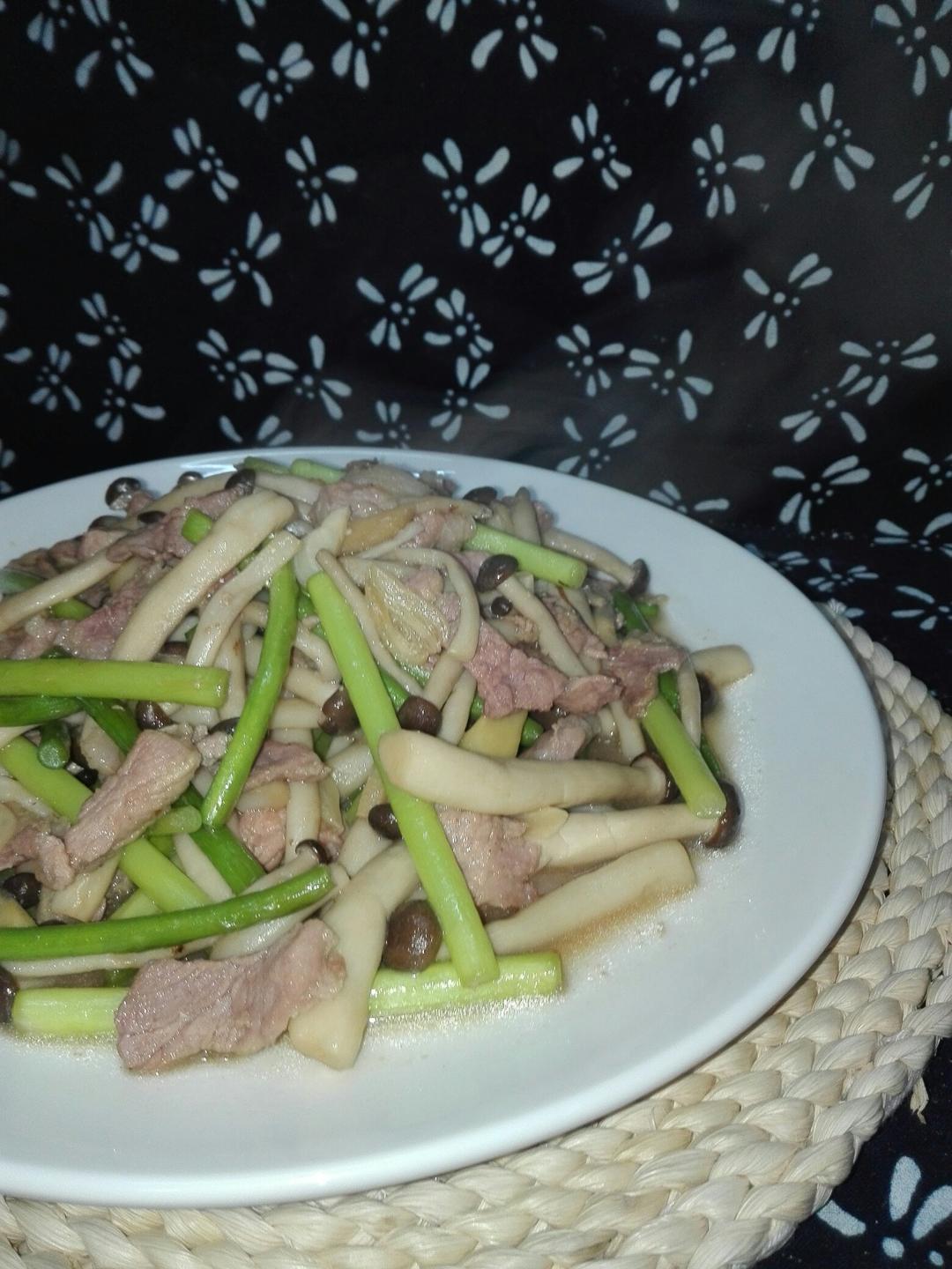 黑椒蟹味菇炒肉