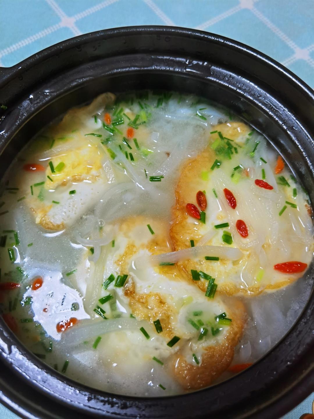 适合宝宝秋天喝的汤·煎蛋白萝卜汤