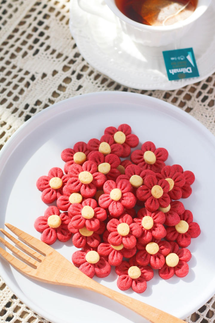 送你一朵小红花，花朵曲奇饼干