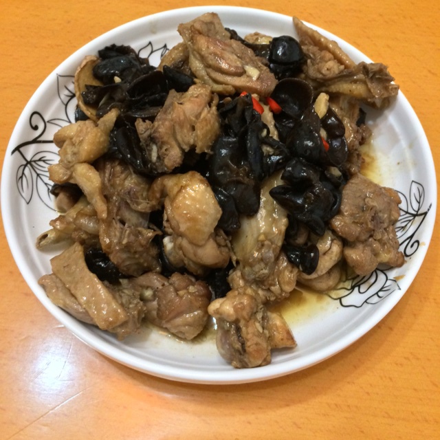 木耳炒鸡