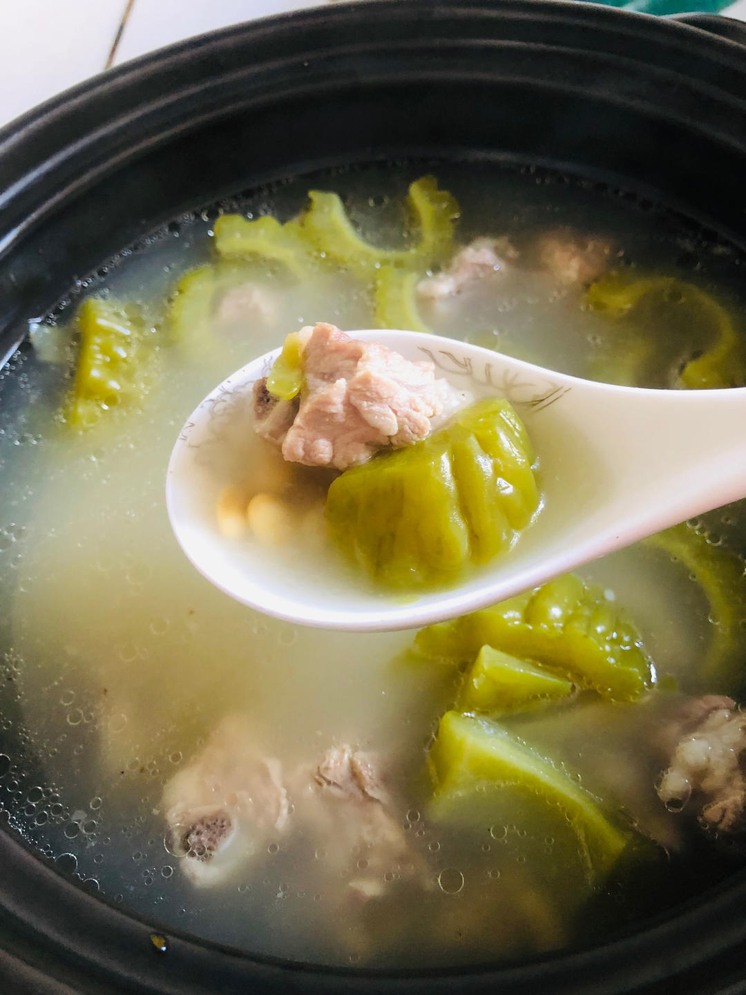 广东夏季解暑汤：苦瓜黄豆排骨汤