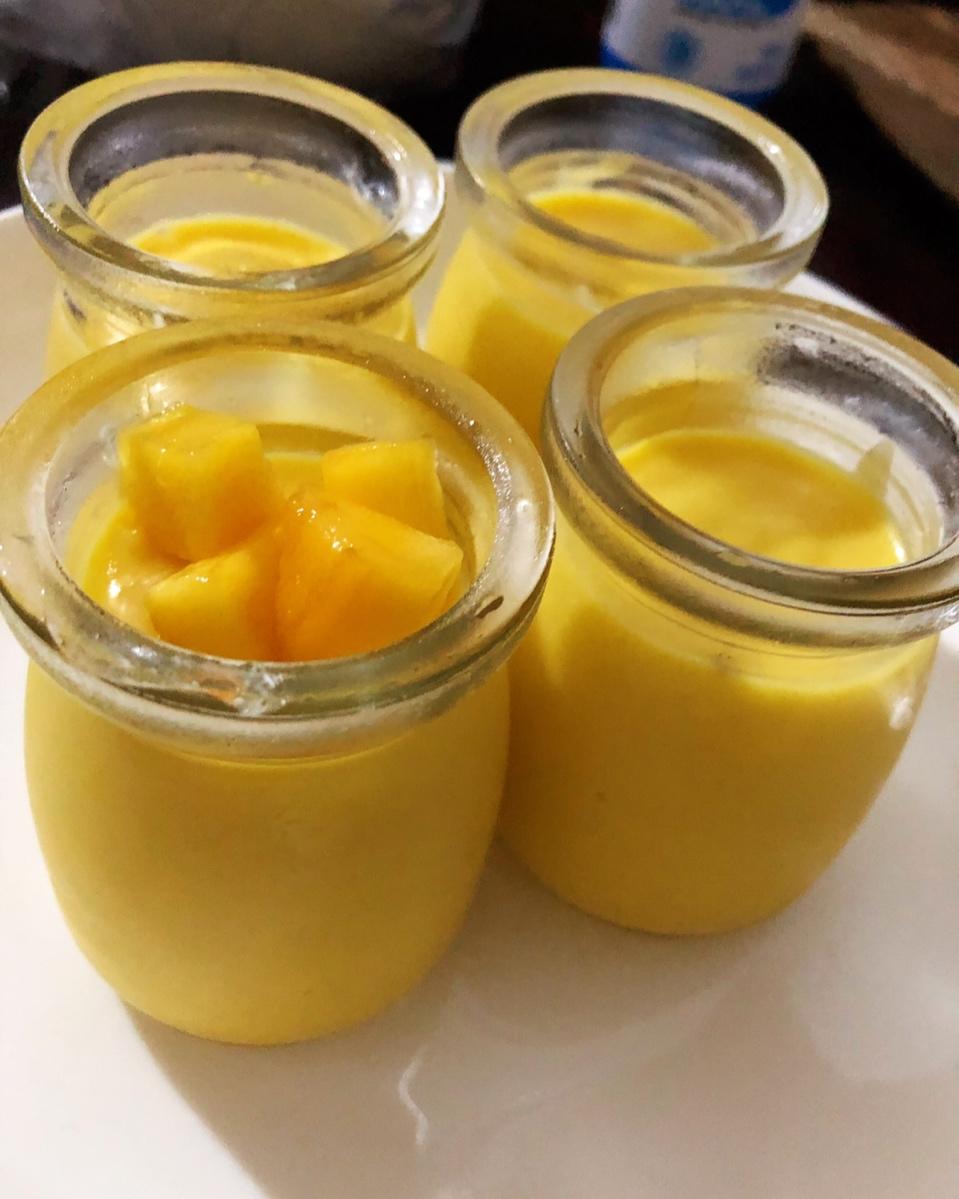 煮鹅粉做的芒果布丁