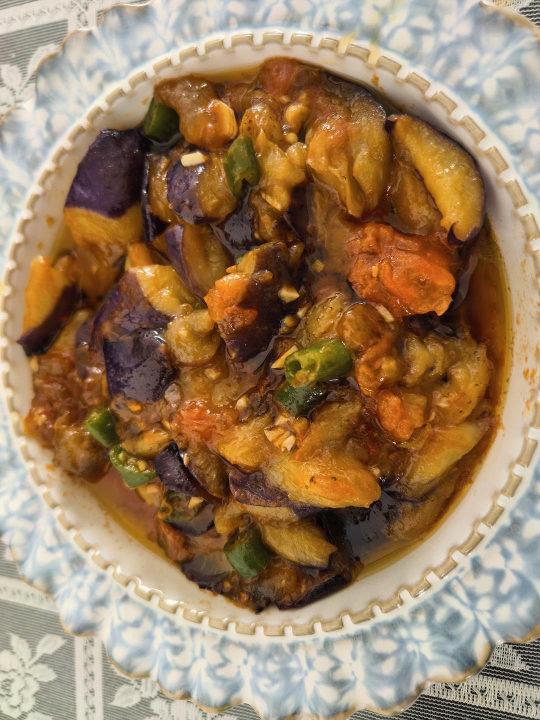 红烧茄子（佐西红柿尖椒）