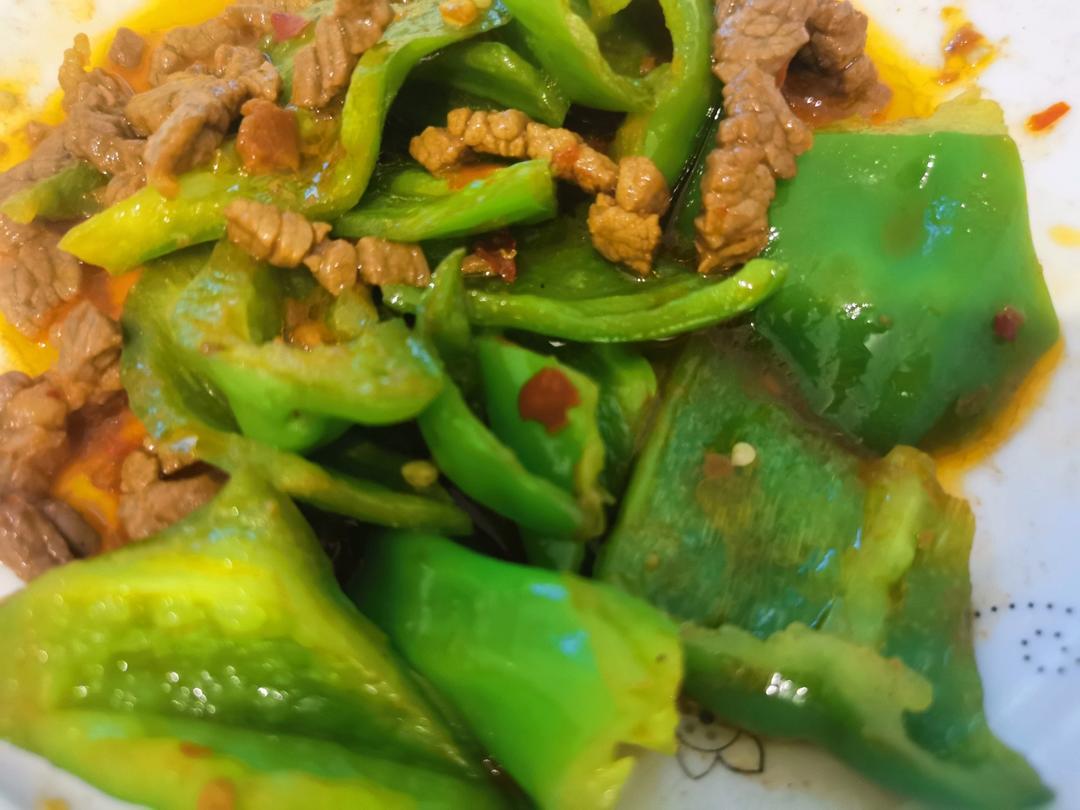 厨师长教你：“青椒牛肉丝”的家常做法，家乡的味道，先收藏了