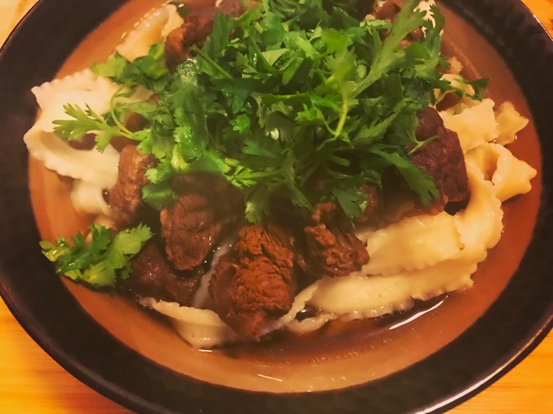 牛肉刀削面
