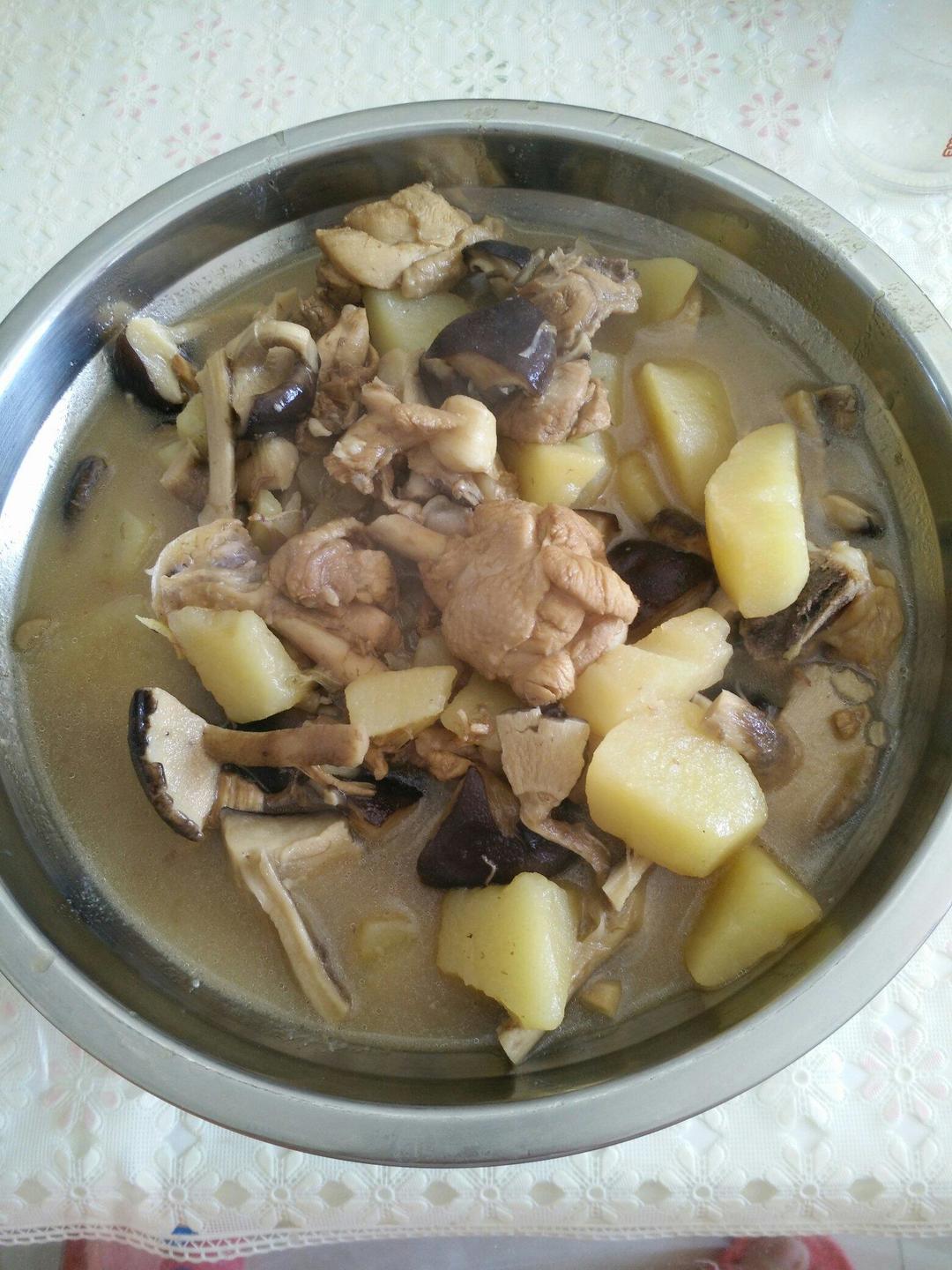 鸡腿炖香菇土豆的做法