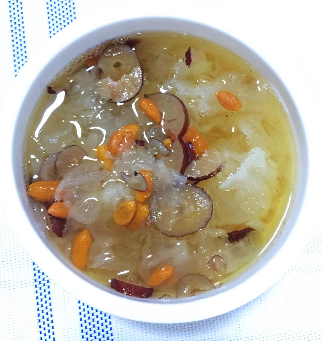 红枣枸杞银耳羹