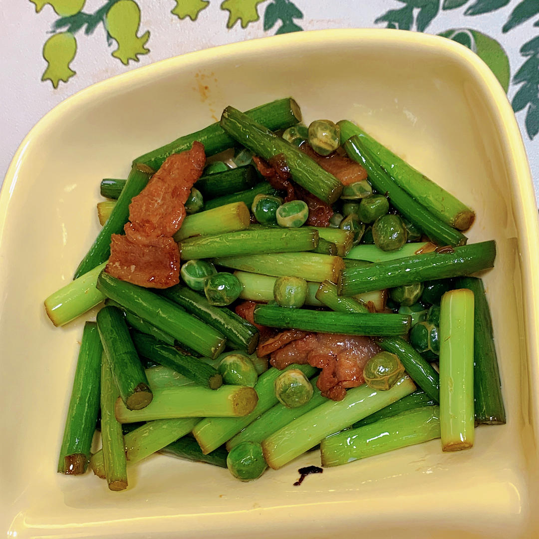 蒜苔炒肉末，三碗米饭都不够吃