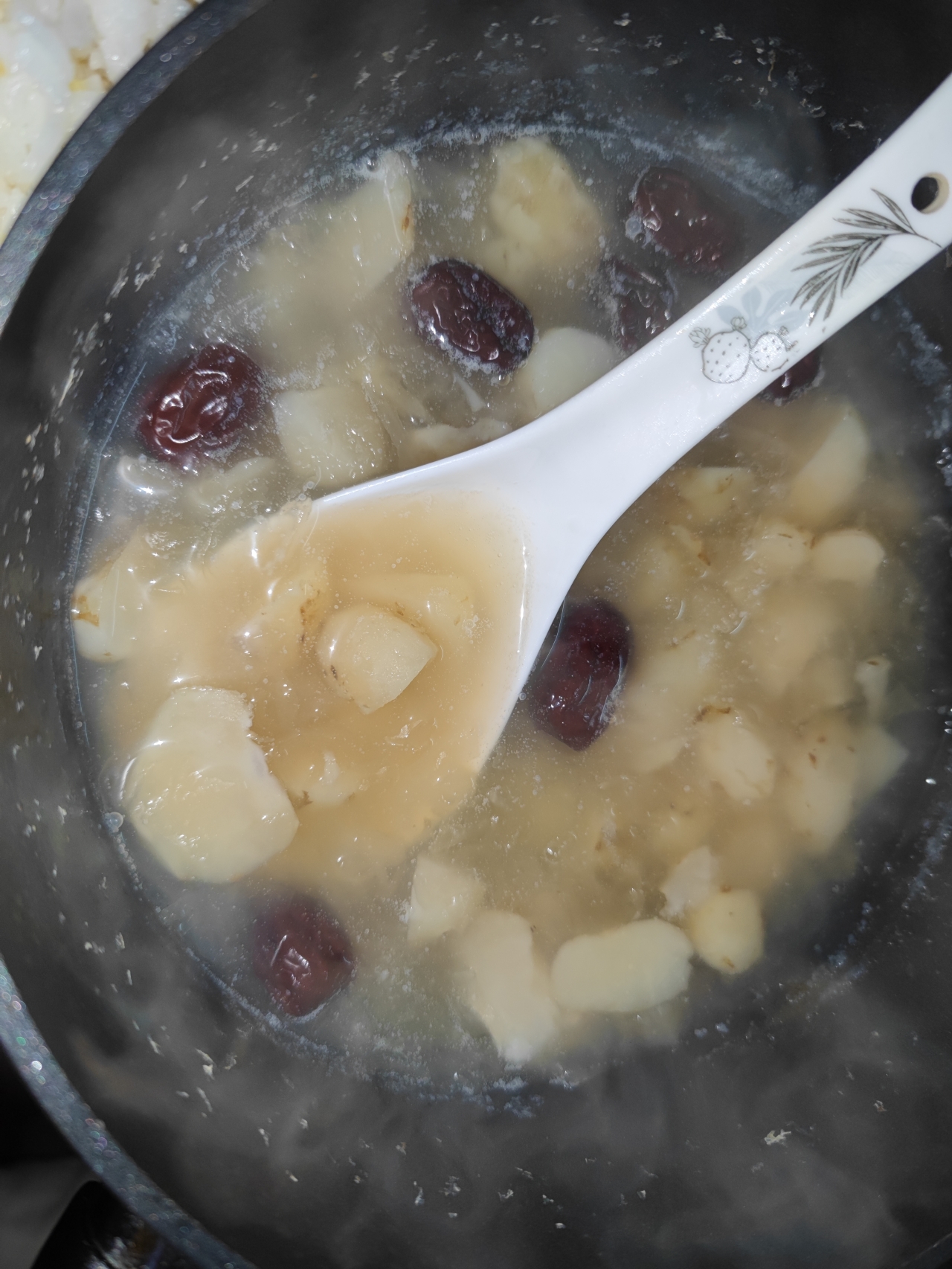 银耳荸荠甜汤，消食除胀，冬天“超级”养胃！