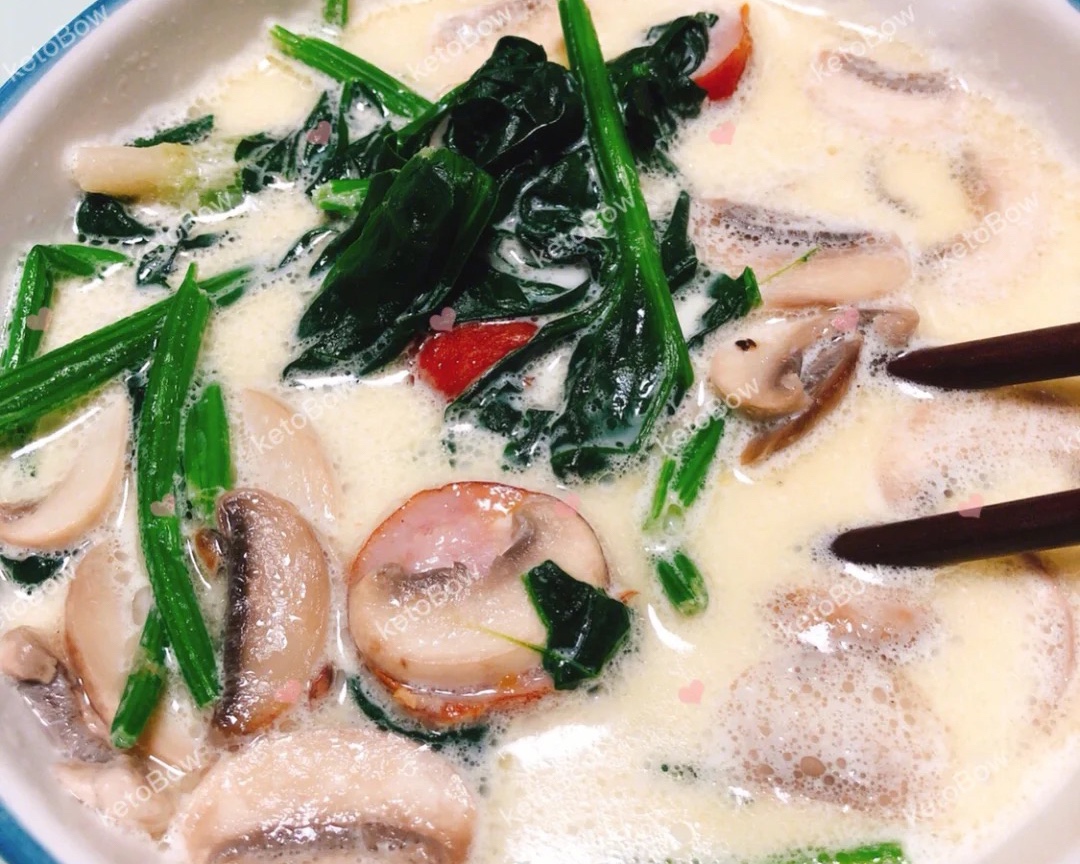 生酮餐「菠菜蘑菇奶油汤」