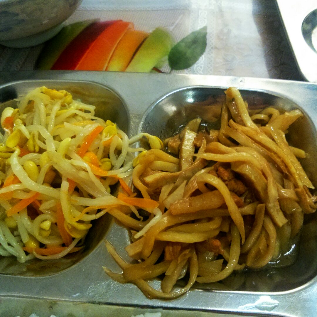 胡萝卜炒豆芽
