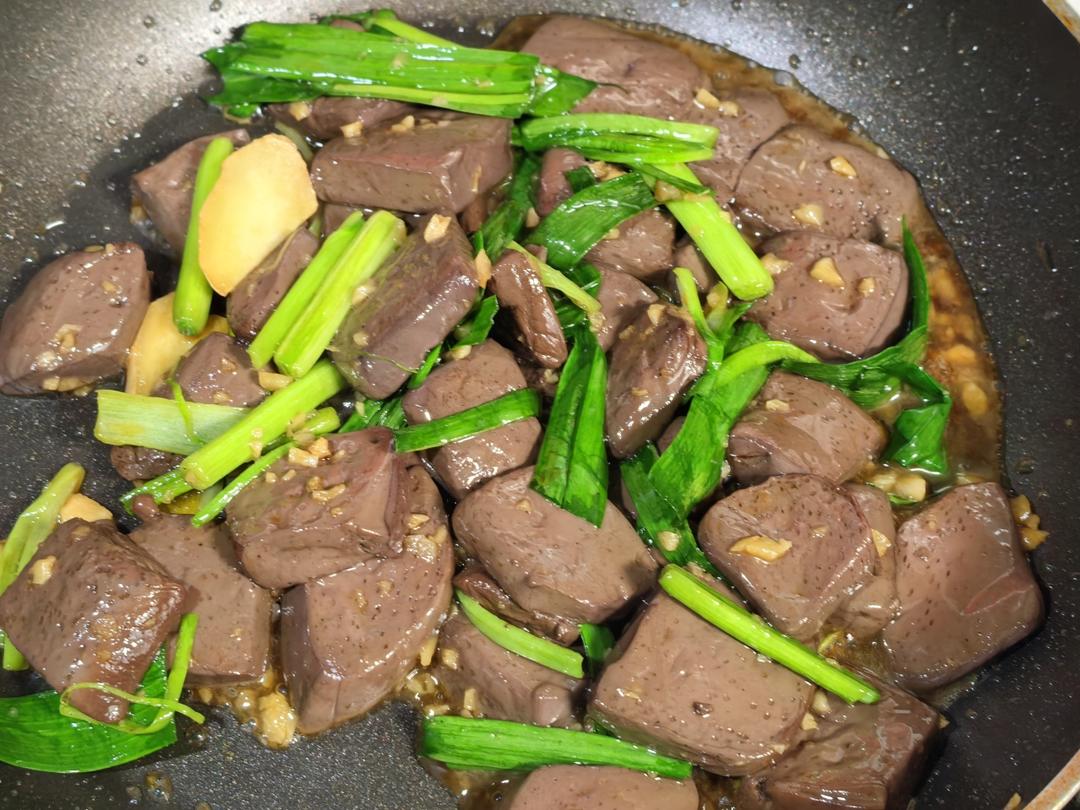 爆炒鸭血