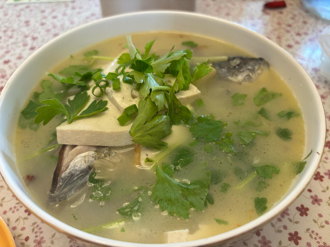 鲫鱼汤(鲫鱼豆腐汤)