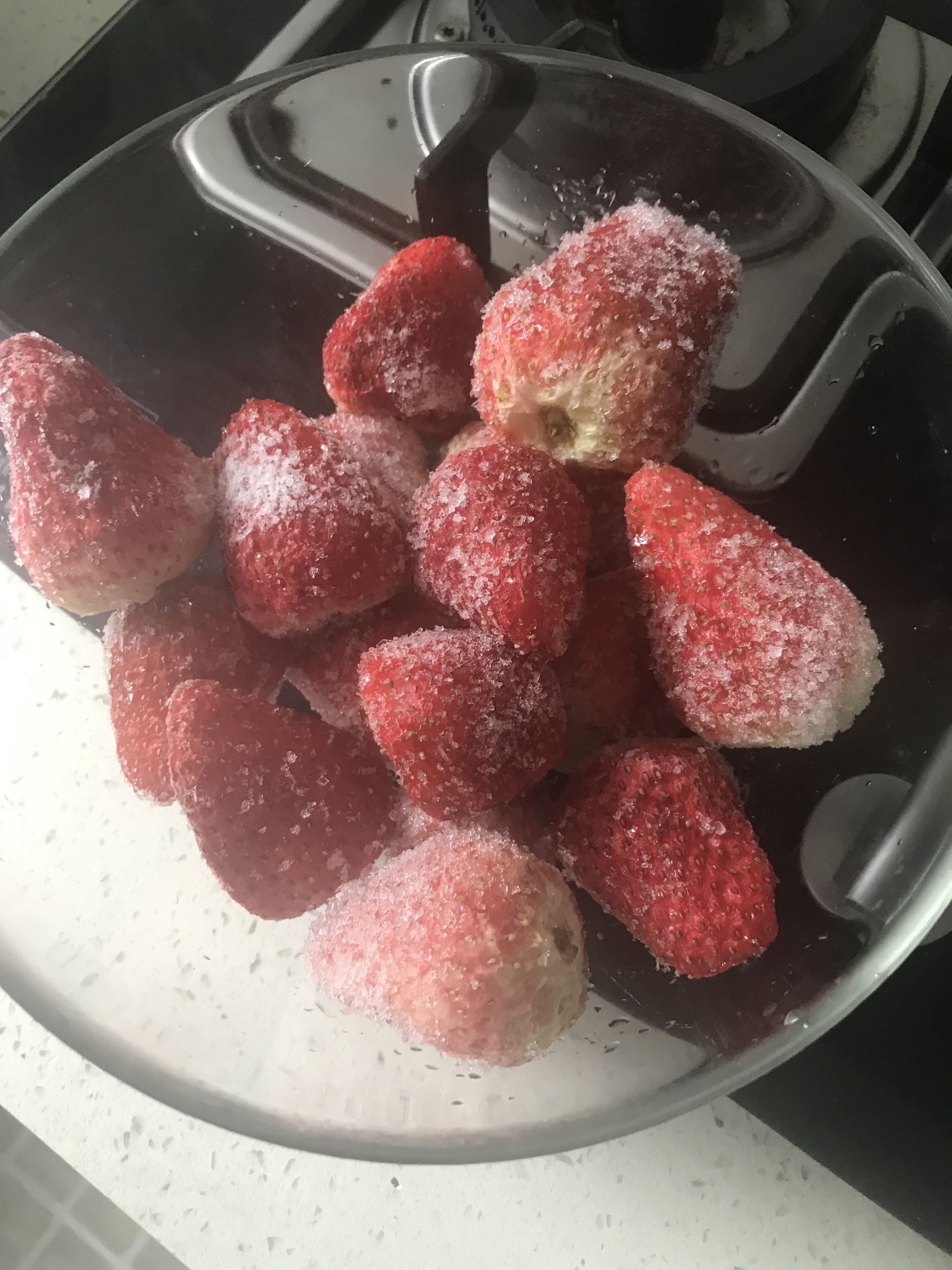 草莓冰淇淋的做法 步骤1