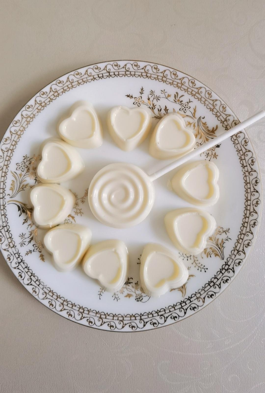 奶酪布丁，类似于妙可蓝多奶酪棒