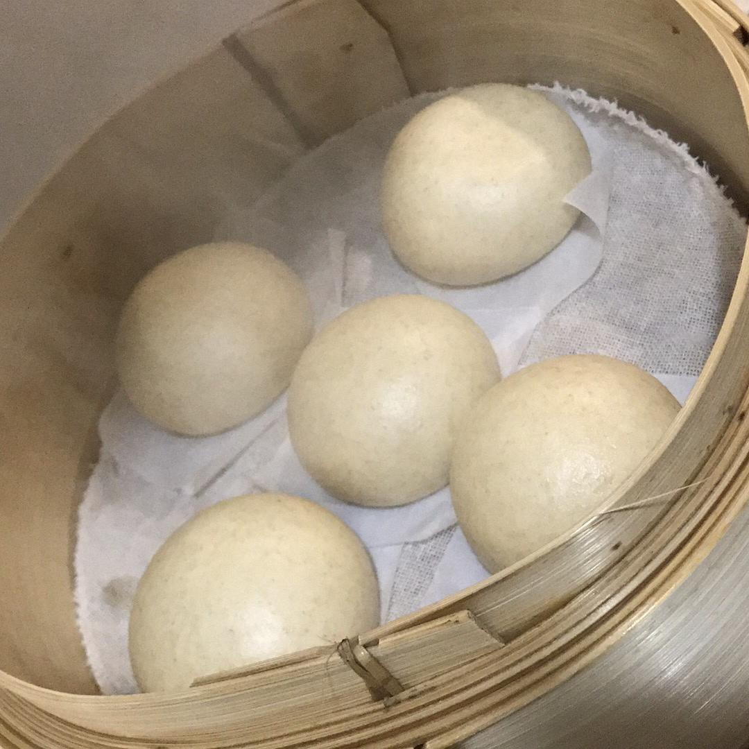 松软的纯全麦奶香馒头