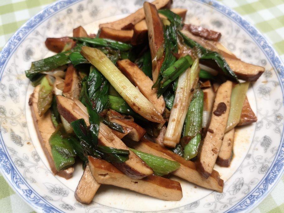 大蒜炒香干