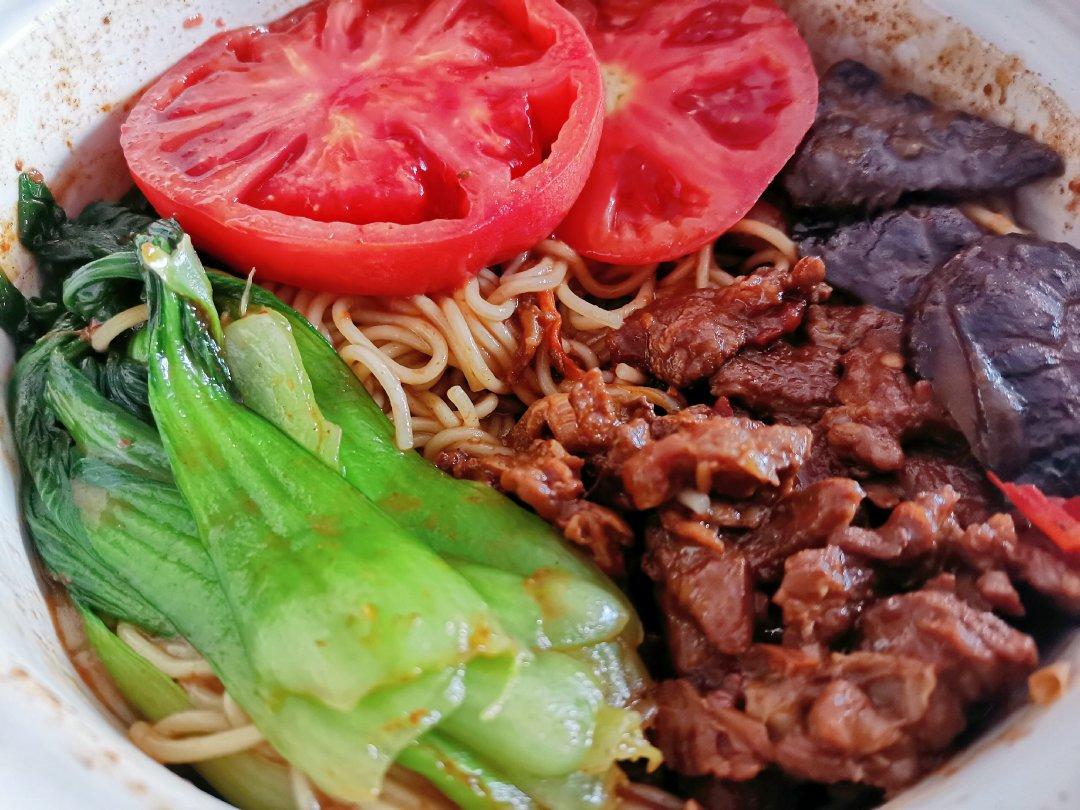 口感软嫩、营养美味的红烧牛肉面