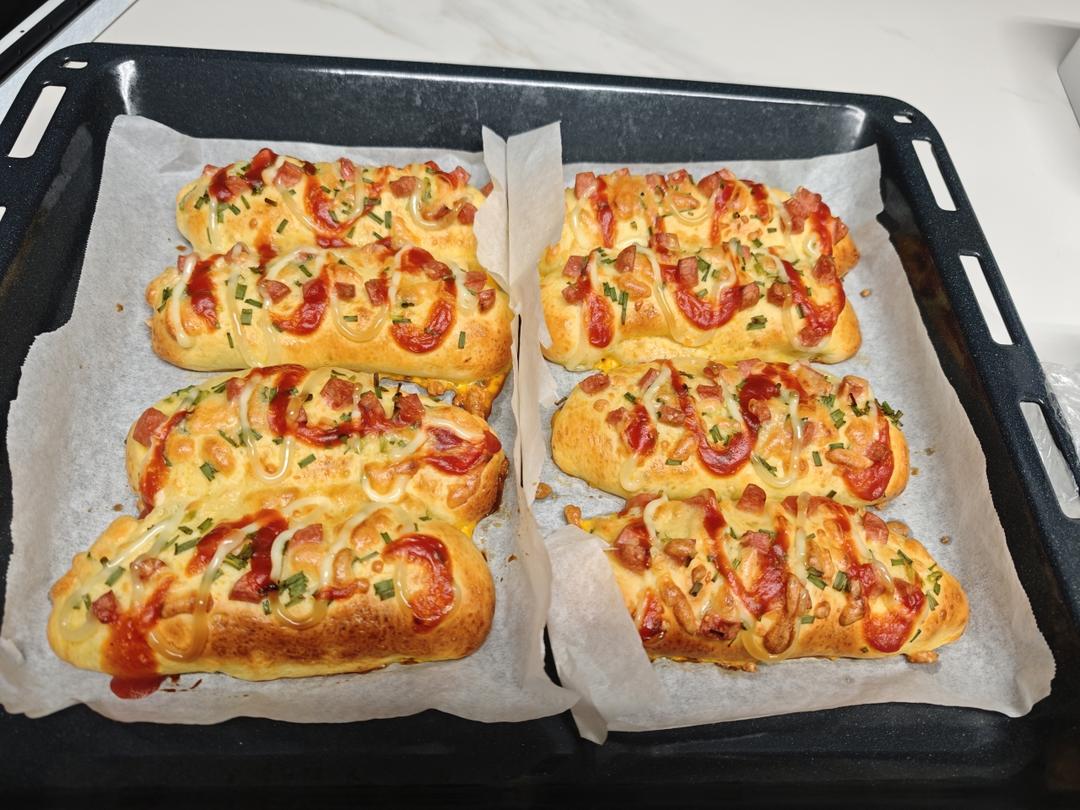 超级好吃的香葱烤肠肉松沙拉酱面包