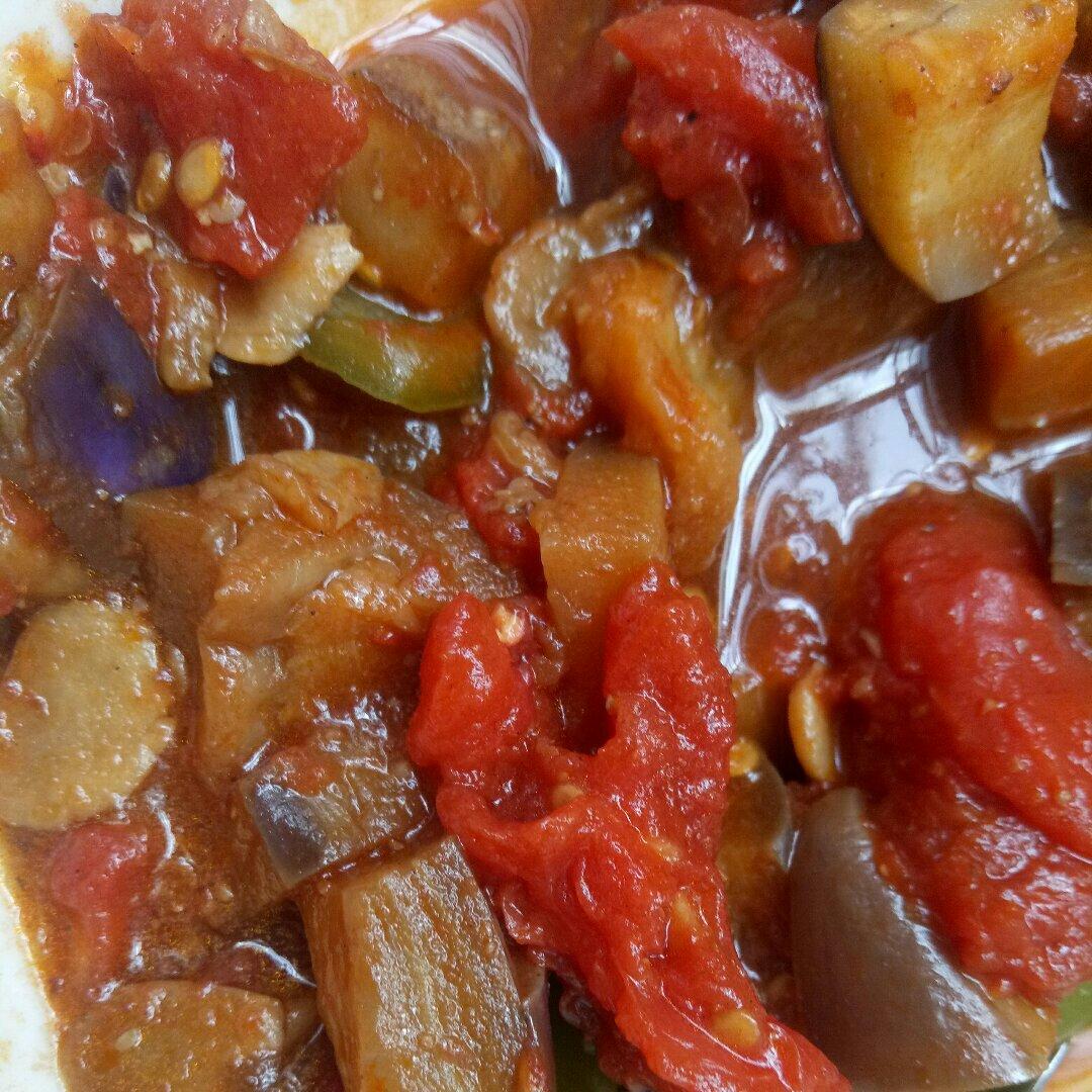 西红柿尖椒炒茄子