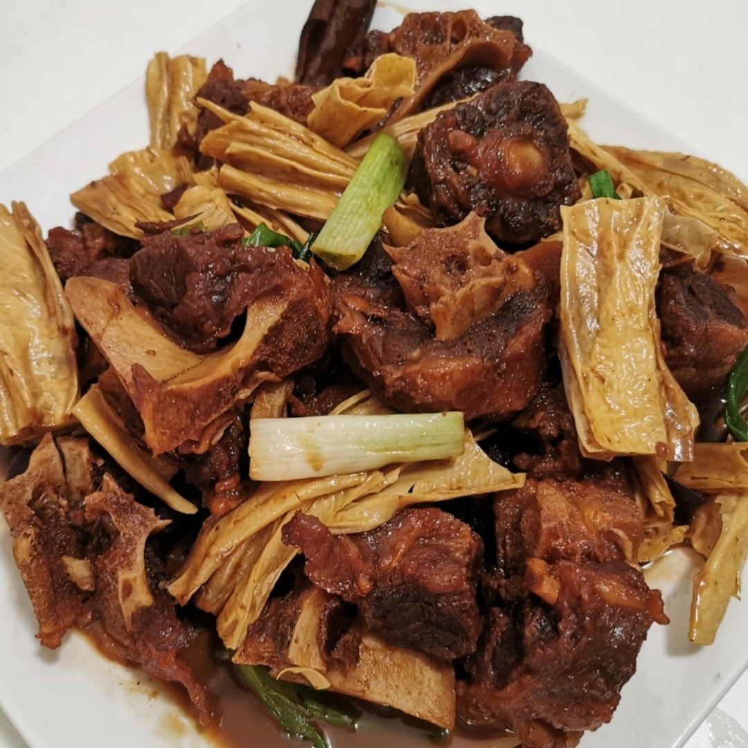 南乳腐竹牛腩煲
