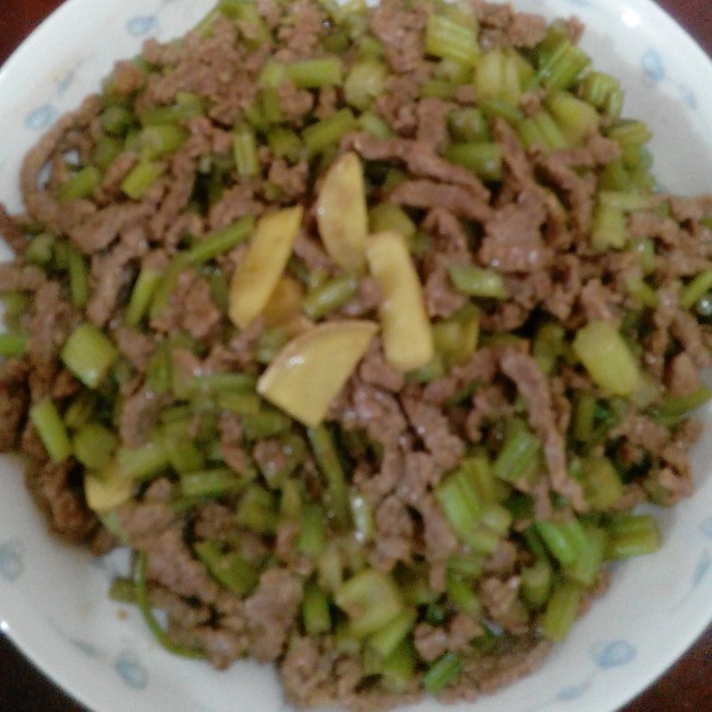芹菜牛肉末