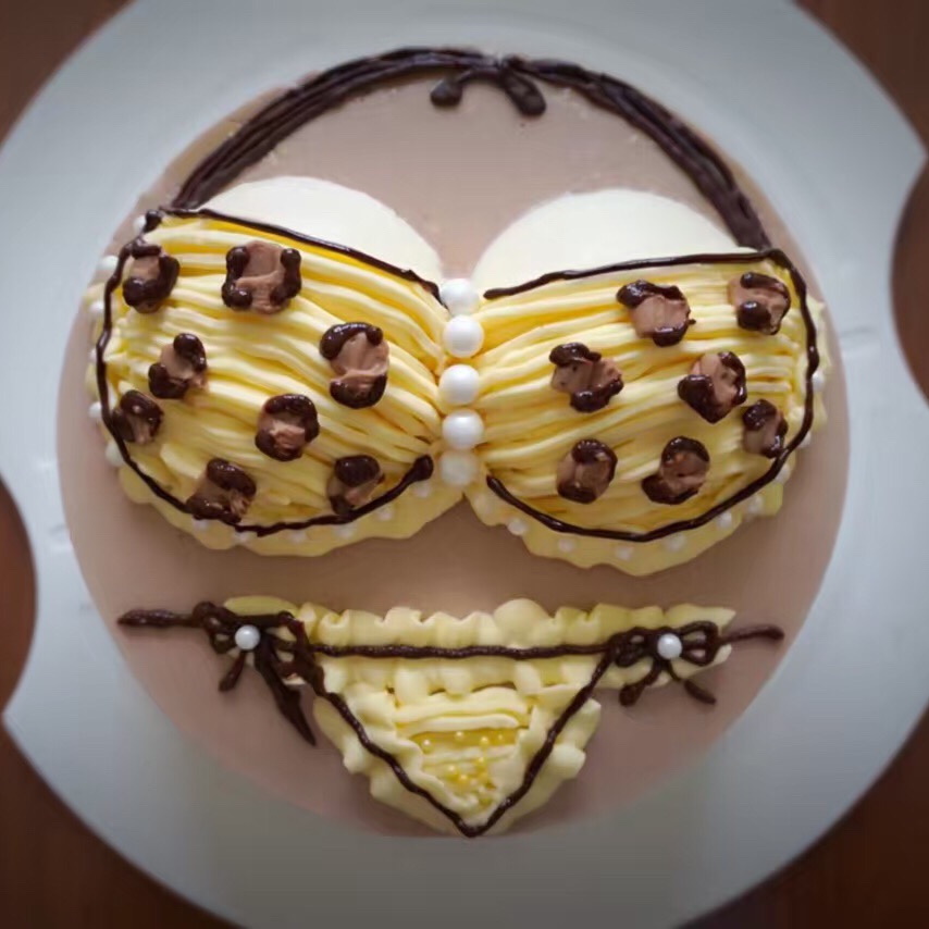 ccyym做的比基尼可可慕斯蛋糕