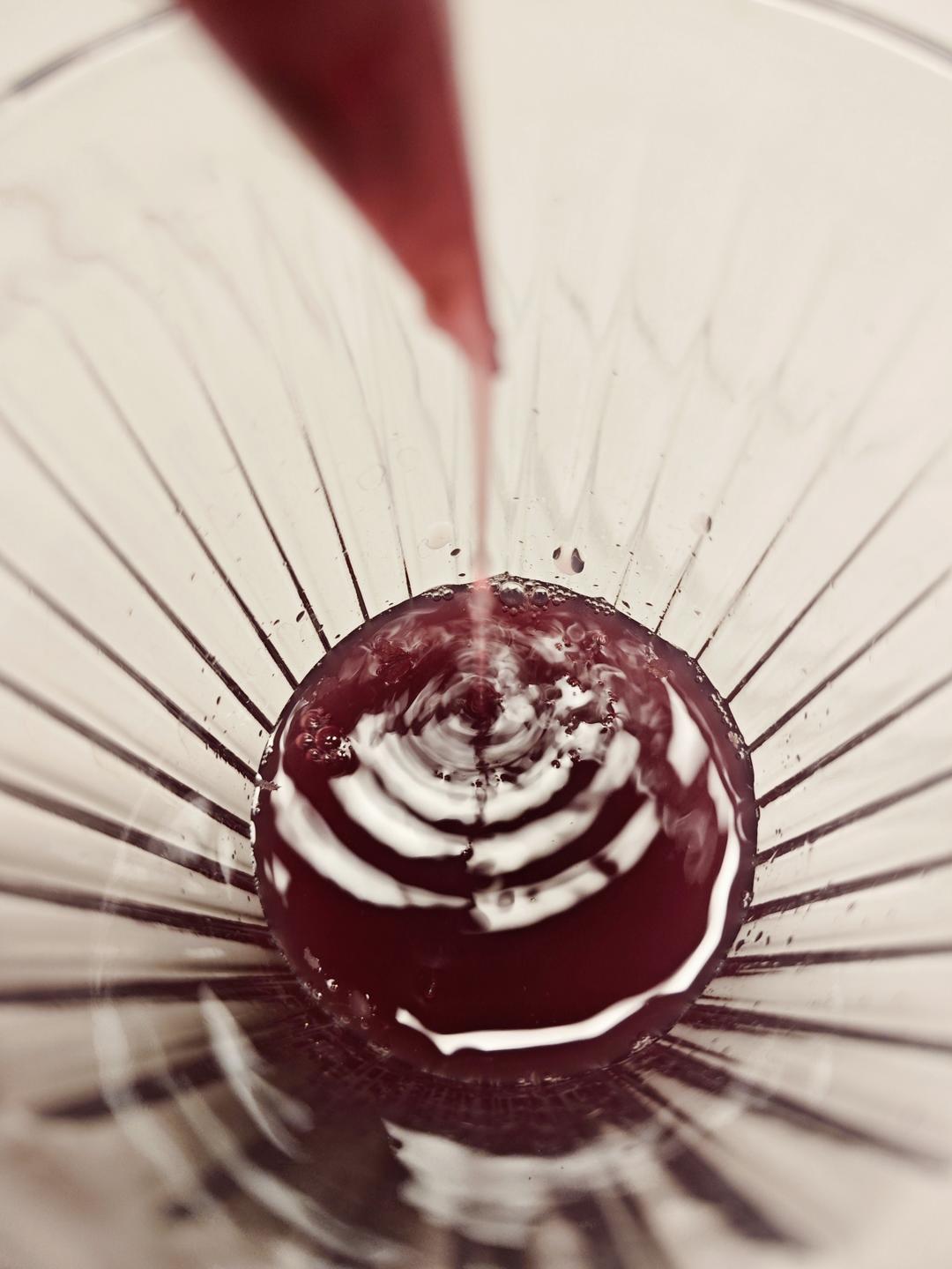 近来最惊艳的一个喝法，我也没想到这么好喝！懒人自制石榴冰茶