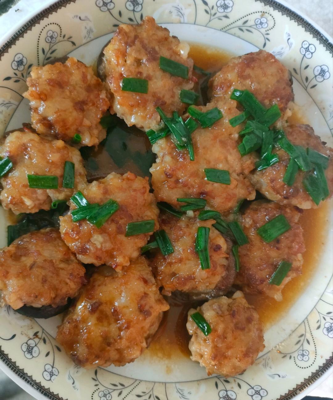 美味的肉酿香菇～～孩子爱吃的下饭菜