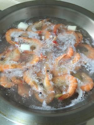 谁都可以做好吃的白焯基围虾的做法 步骤4