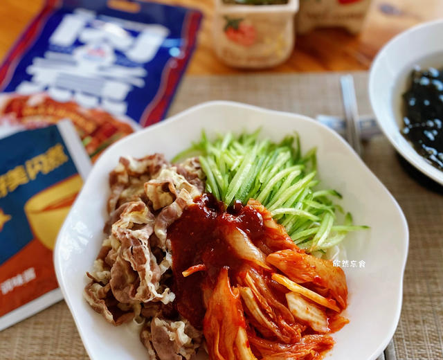 ’闪’电快手 ⚡️ 美味新’煮’食⚡️ 『韩式泡菜肥牛拌面』的做法