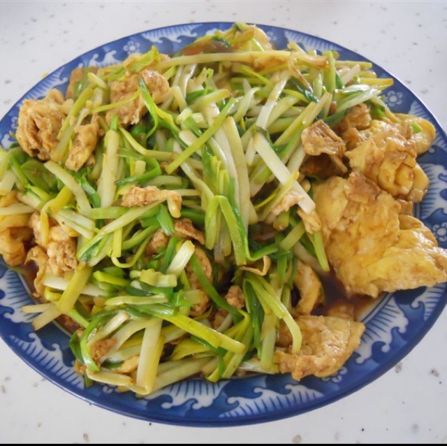 熏干鸡蛋炒蒜黄