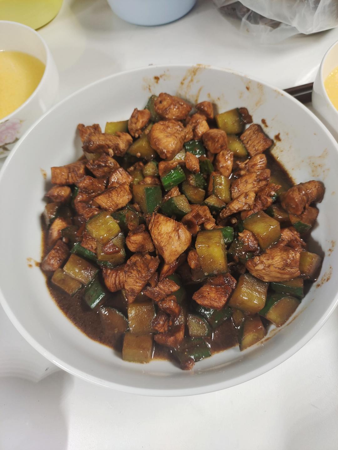 今日菜谱：黄瓜鸡丁