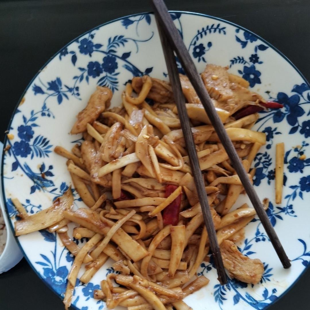 杏鲍菇炒肉丝